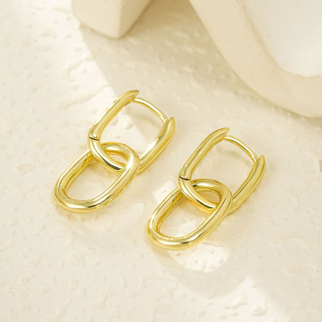 Classic Gold Earring with Timeless Appeal