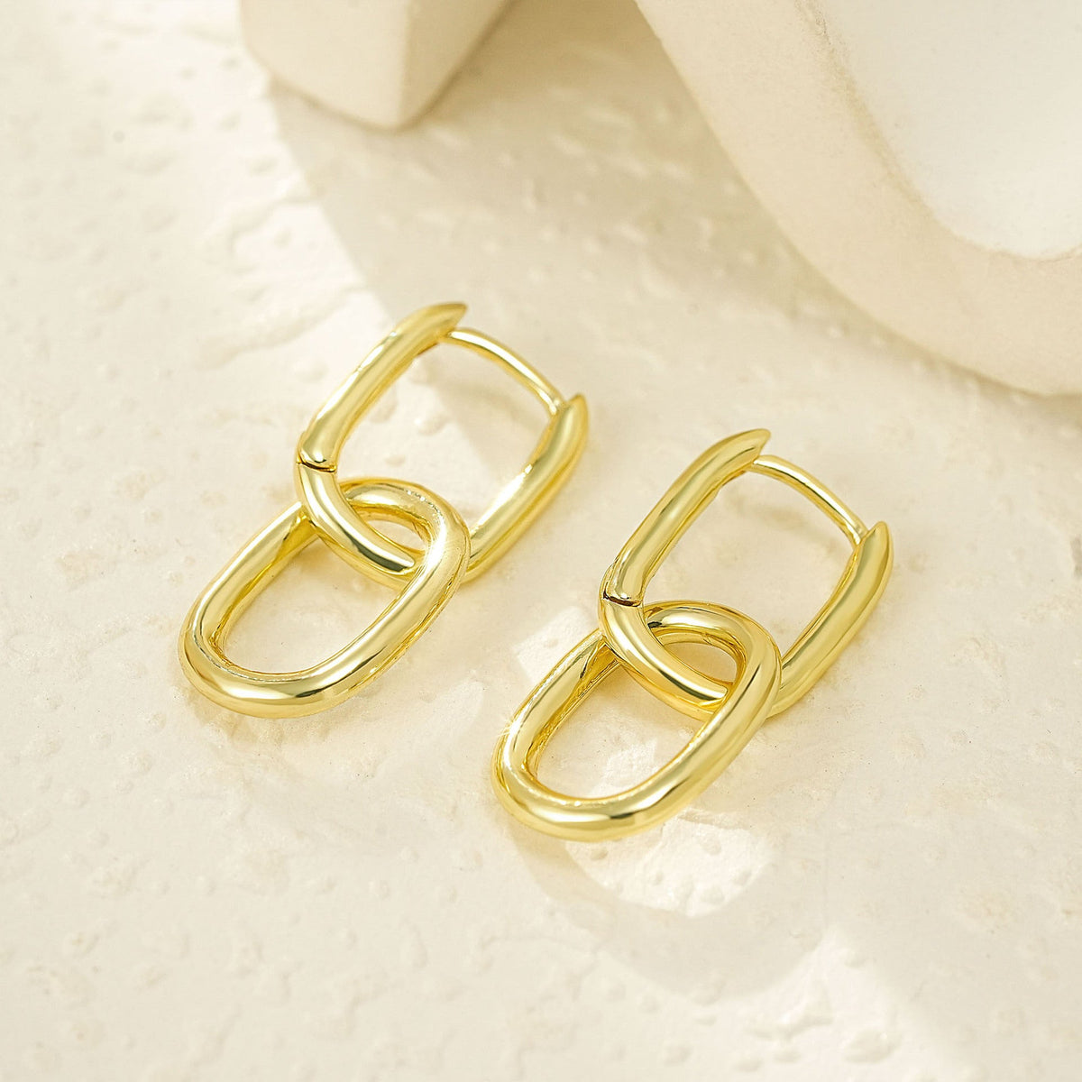 Classic Gold Earring with Timeless Appeal