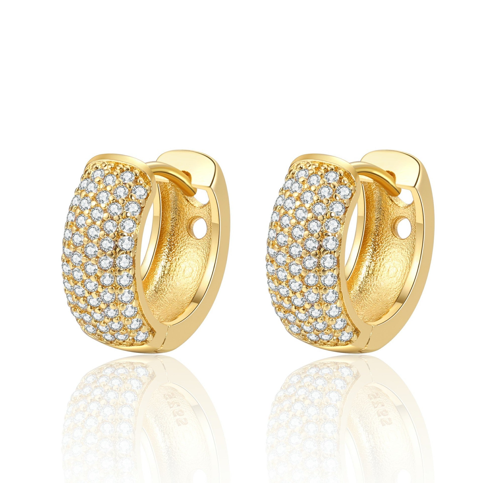 Classic Gold Earring with Timeless Appeal