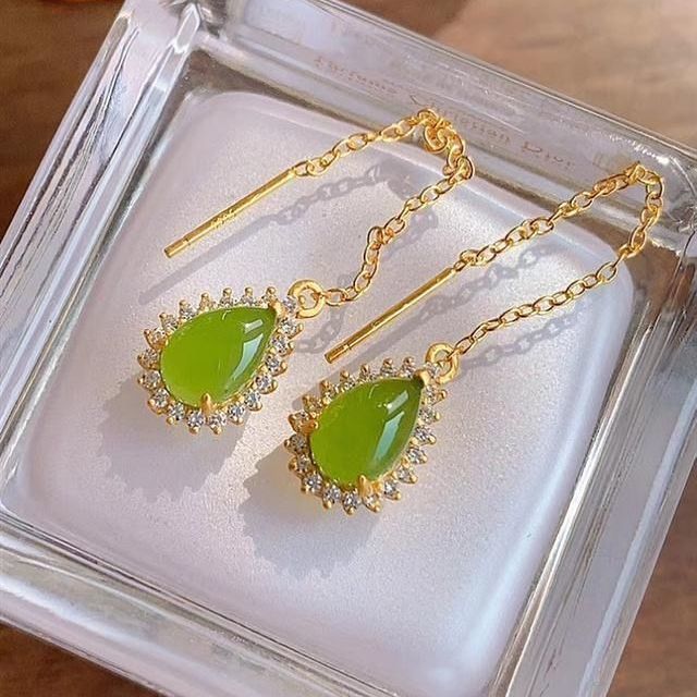 Romantic Gold Earring for Special Moments