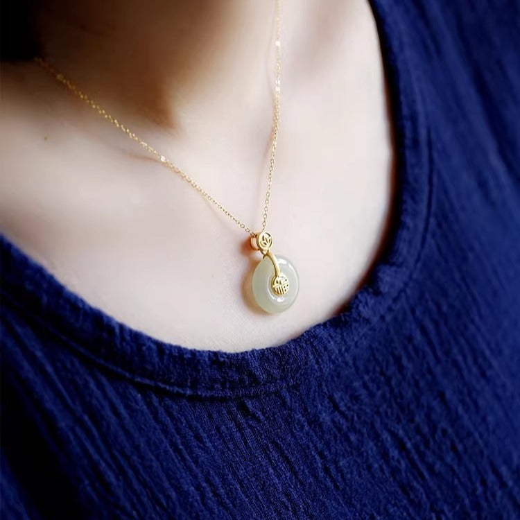 Classic Gold Necklace with Timeless Appeal