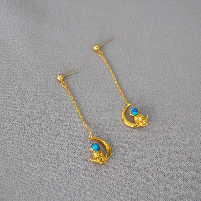 Beautiful Gold Earring with Unique Style