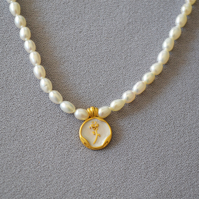 Romantic Gold Necklace for Special Moments