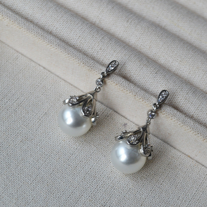 Beautiful Silver Earring with Unique Style