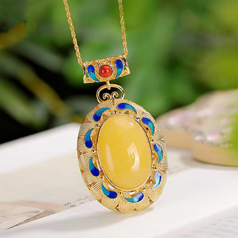 Beautiful Gold Pendant with Unique Style