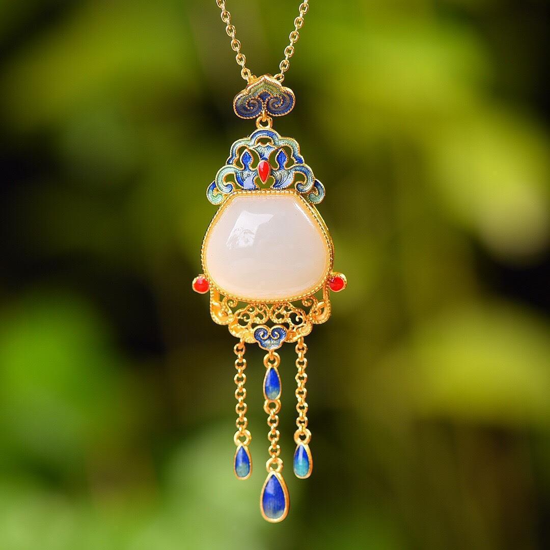 Elegant Gold Necklace for Every Occasion