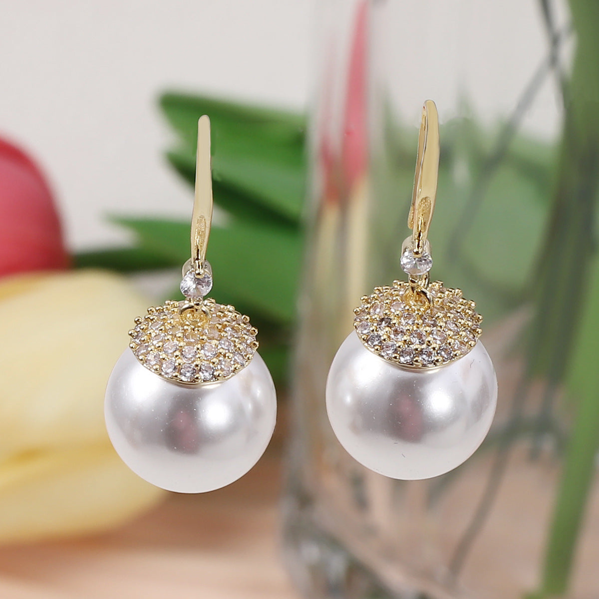 Classic Pearl Piece with Timeless Appeal