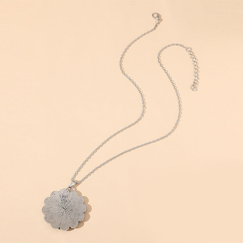 Classic Pendant with Timeless Appeal