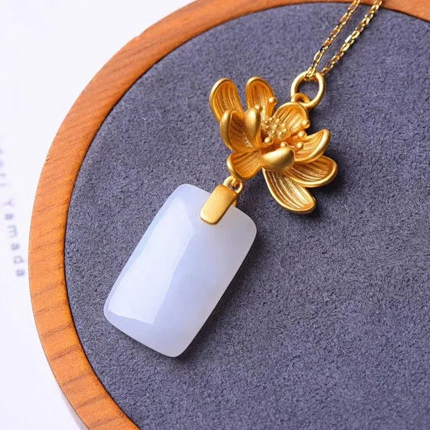 Beautiful Silver Necklace with Unique Style