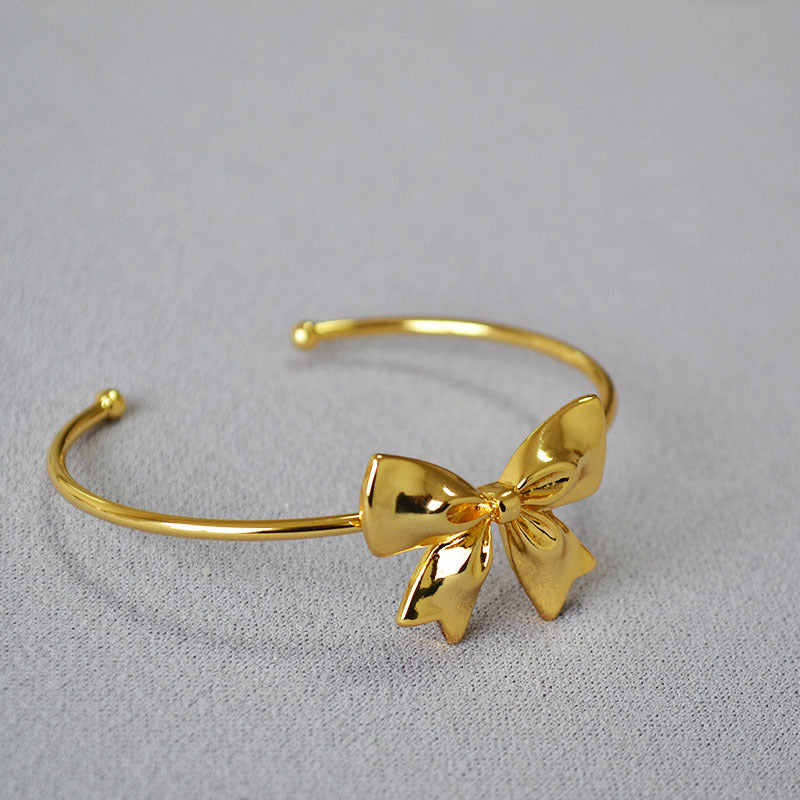Classic Gold Bracelet with Timeless Appeal