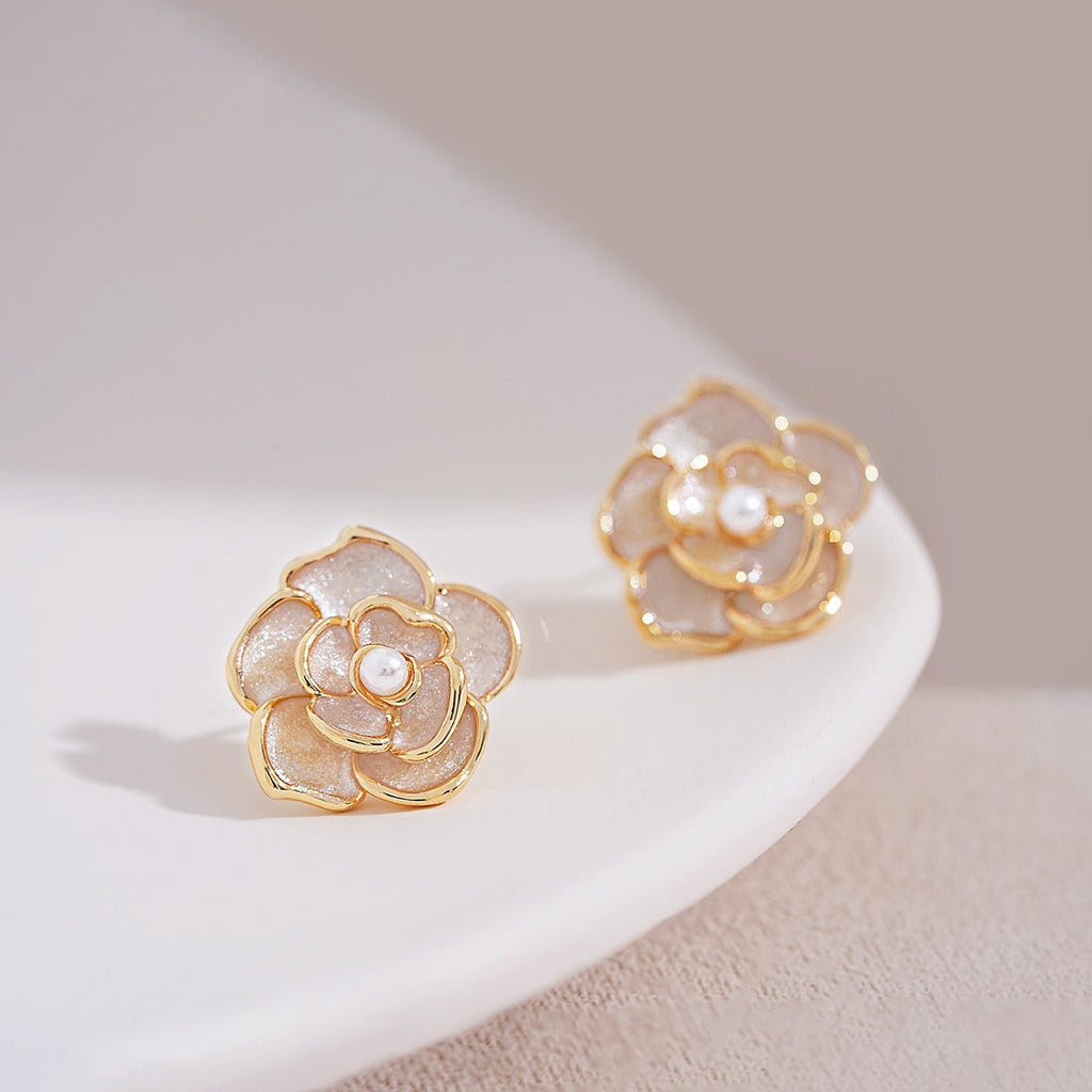 Classic Pearl Earring with Timeless Appeal