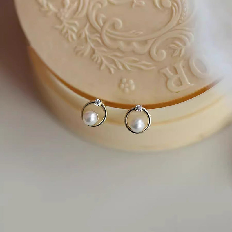 Stunning Pearl Earring for Daily Wear