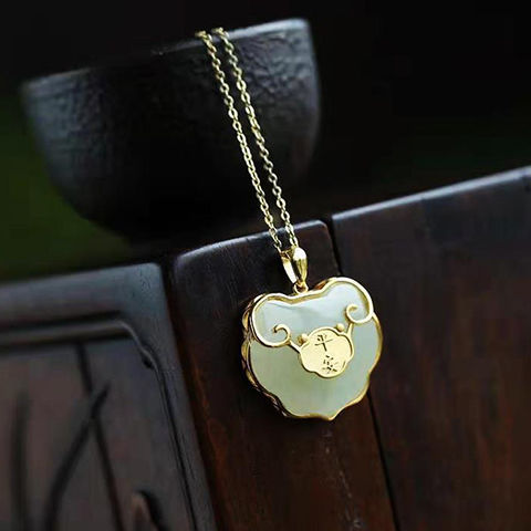 Classic Gold Necklace with Timeless Appeal