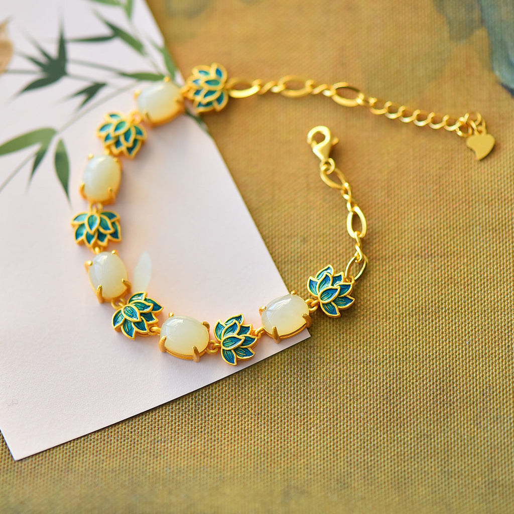 Classic Gold Bracelet with Timeless Appeal