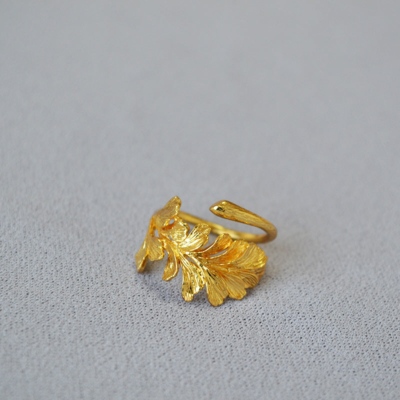 Classic Gold Ring with Timeless Appeal