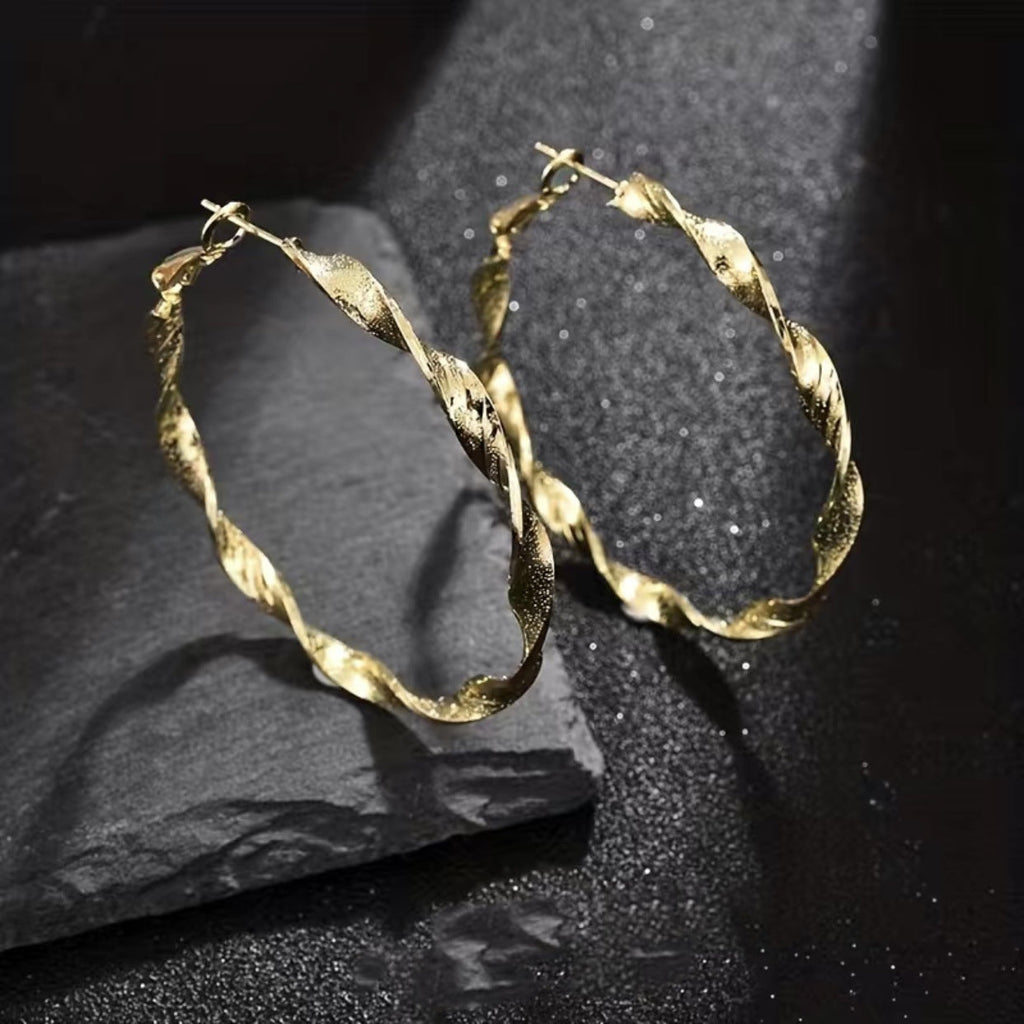 Romantic Gold Earring for Special Moments