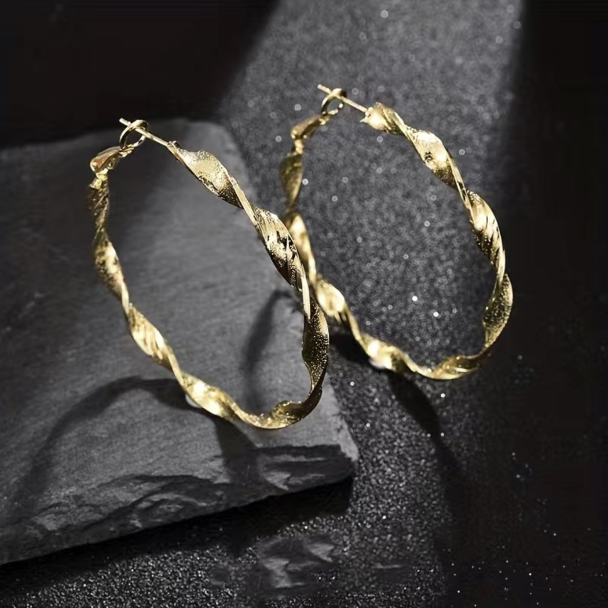 Romantic Gold Earring for Special Moments