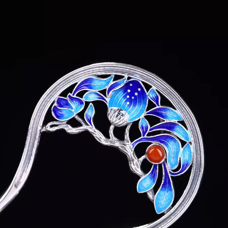Classic Silver Piece with Timeless Appeal