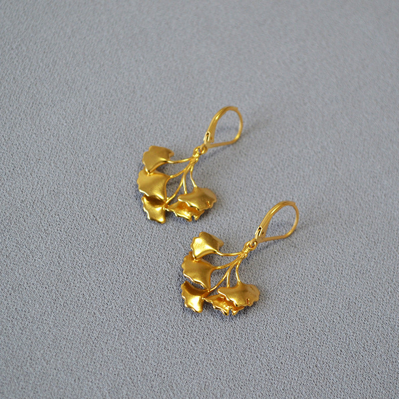Charming Gold Earring for Any Occasion