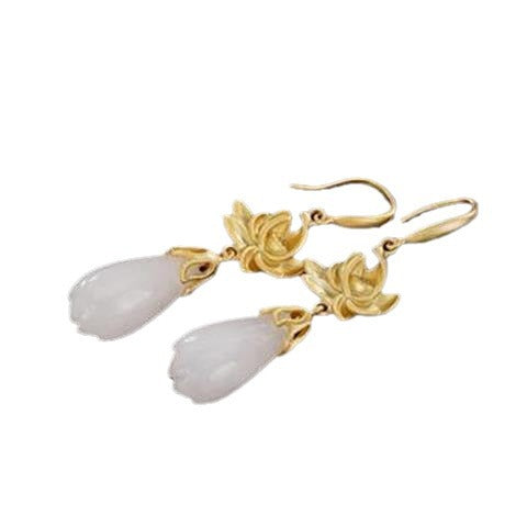 Romantic Gold Earring for Special Moments