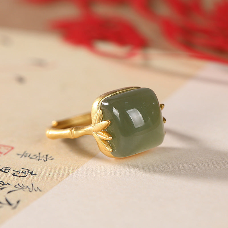 Classic Gold Ring with Timeless Appeal