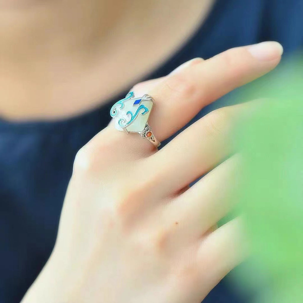 Charming Silver Ring for Any Occasion
