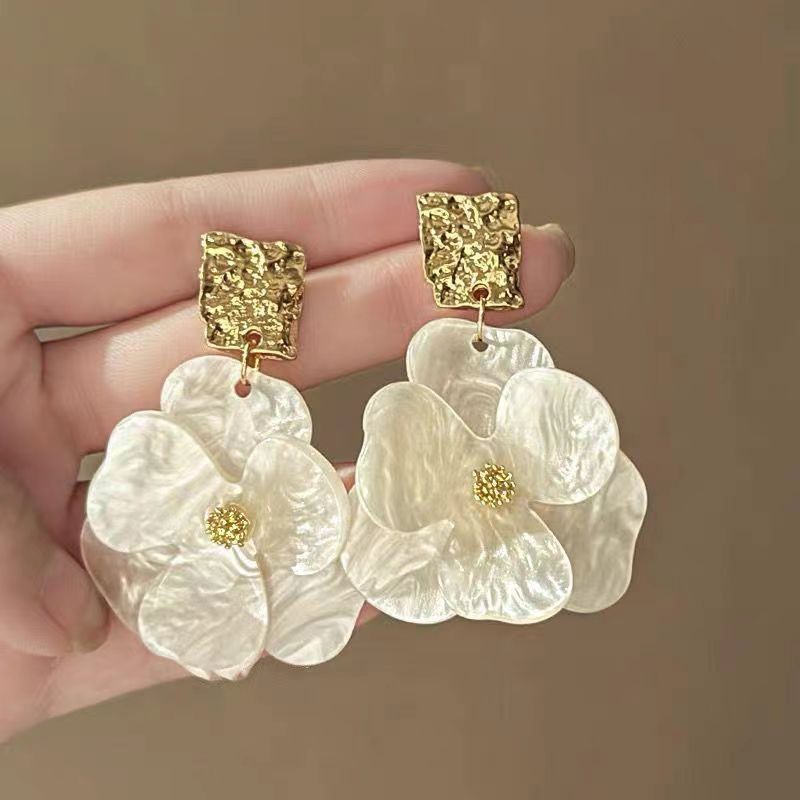 Romantic Earring for Special Moments