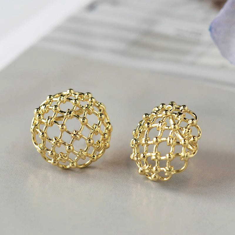 Charming Gold Earring for Any Occasion