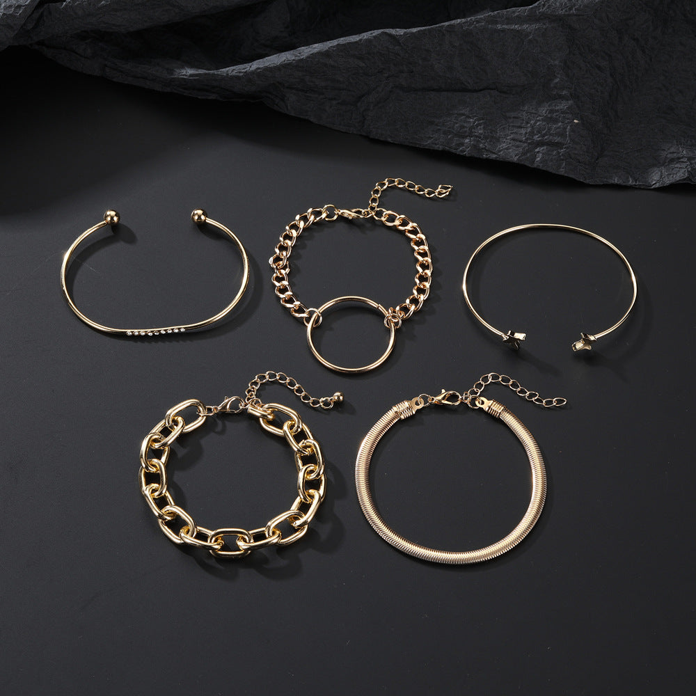 Romantic Gold Bracelet for Special Moments