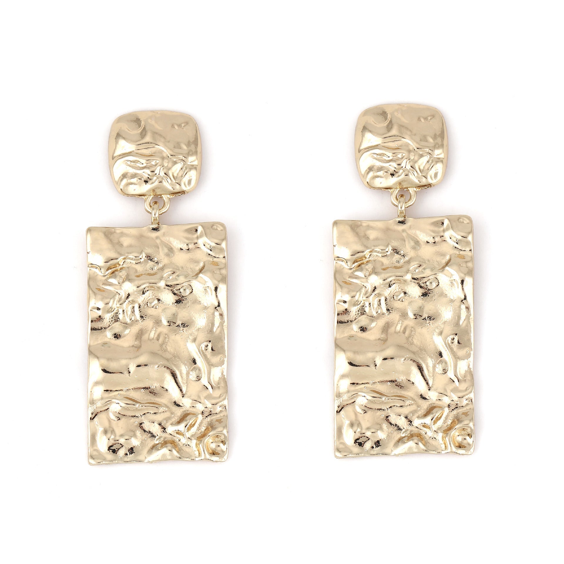 Classic Gold Earring with Timeless Appeal