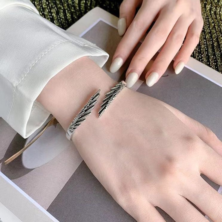 Classic Silver Bracelet with Timeless Appeal
