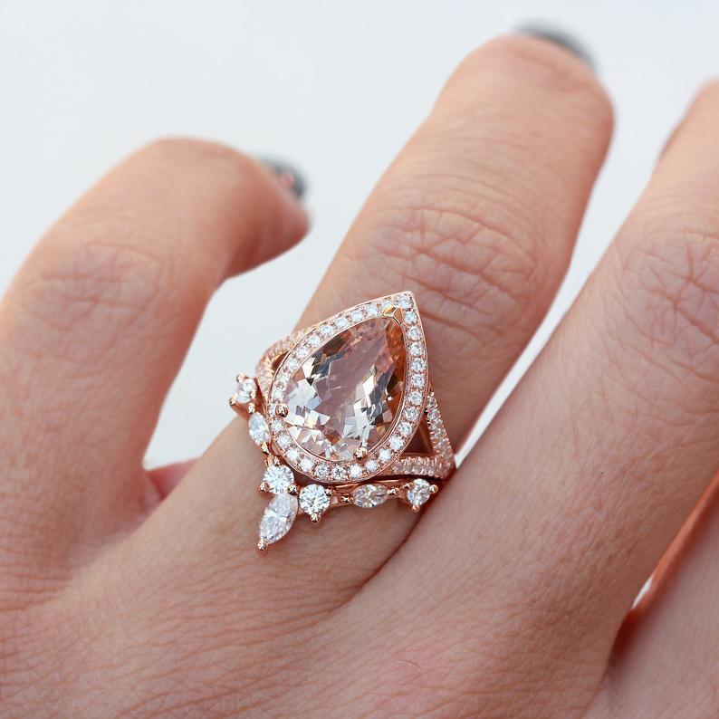 Classic Gold Ring with Timeless Appeal