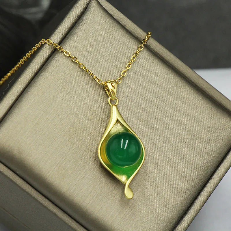 Romantic Gold Necklace for Special Moments
