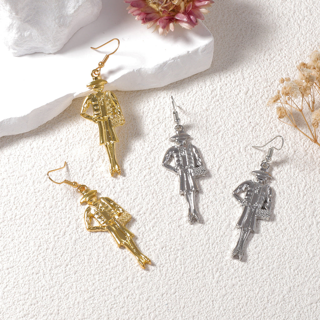 Classic Gold Earring with Timeless Appeal