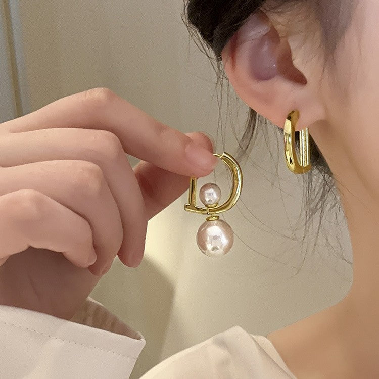 Romantic Gold Earring for Special Moments