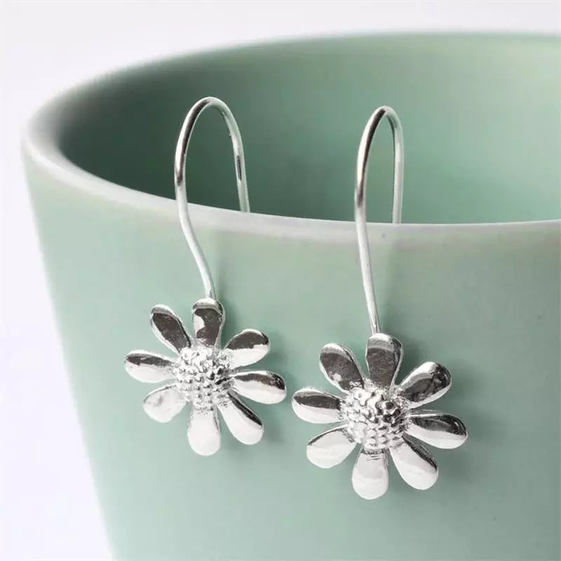 Romantic Silver Earring for Special Moments