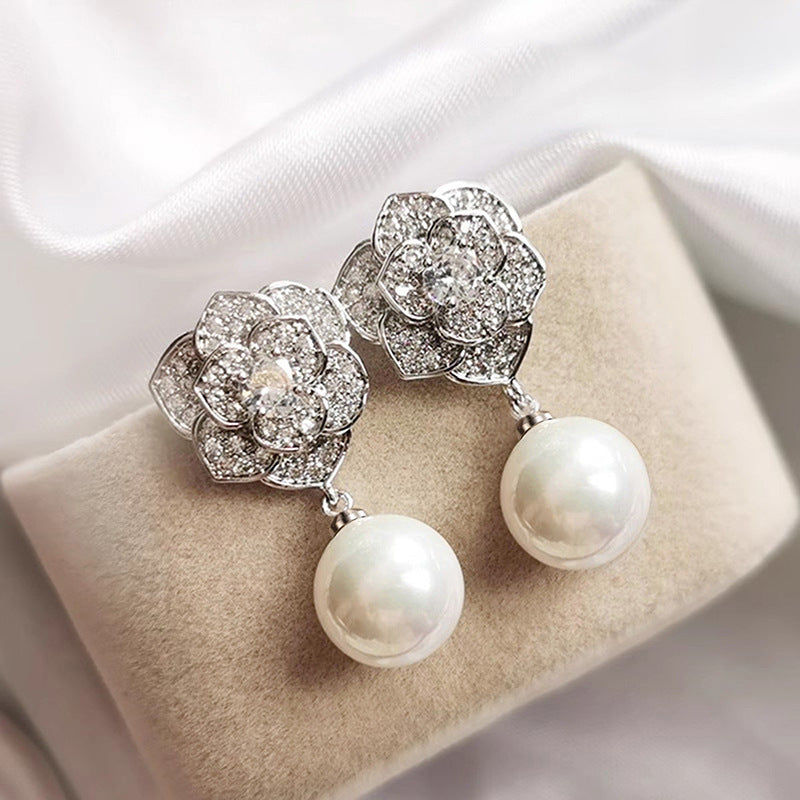 Romantic Pearl Earring for Special Moments