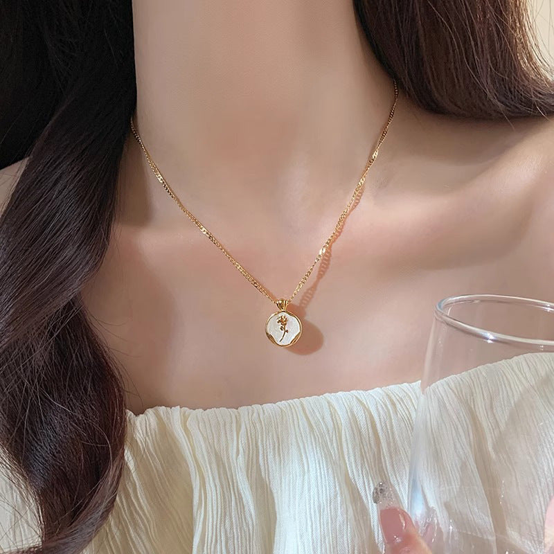 Classic Gold Necklace with Timeless Appeal