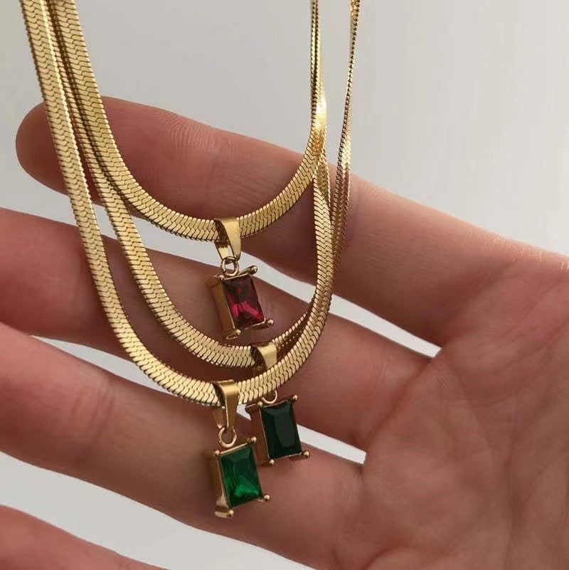 Beautiful Gold Necklace with Unique Style