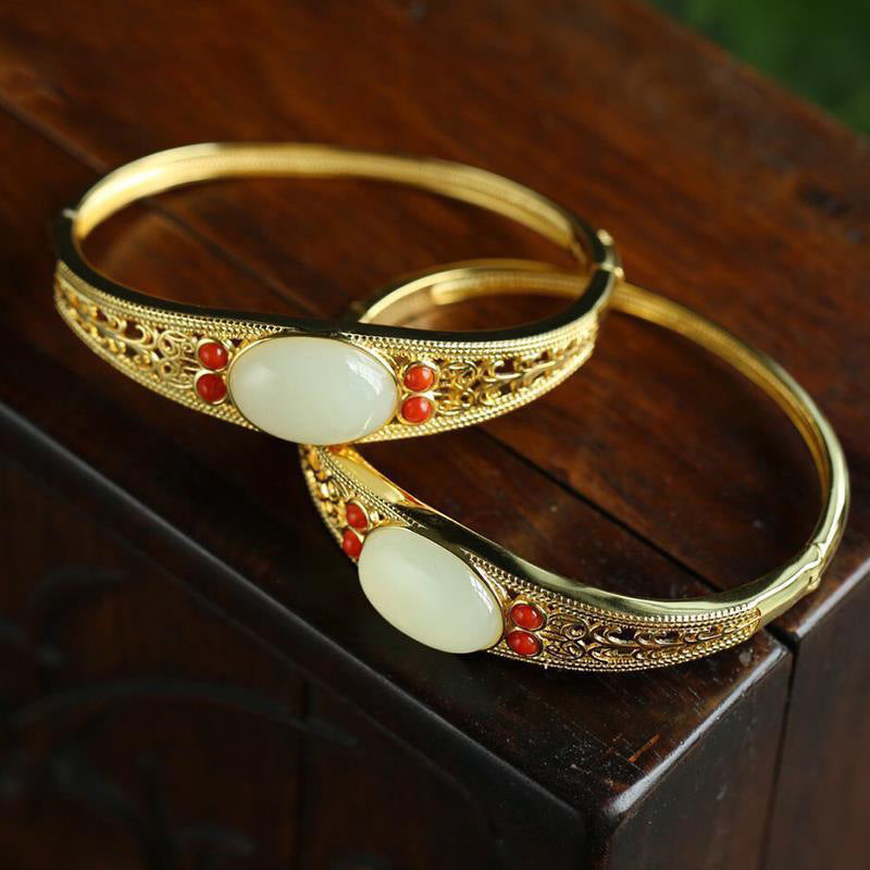 Romantic Gold Bracelet for Special Moments