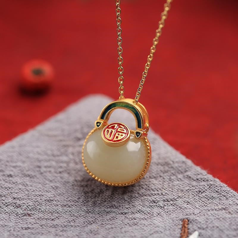 Romantic Gold Necklace for Special Moments