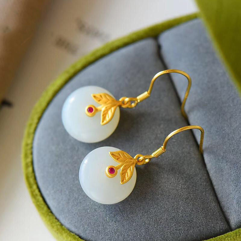 Classic Gold Earring with Timeless Appeal