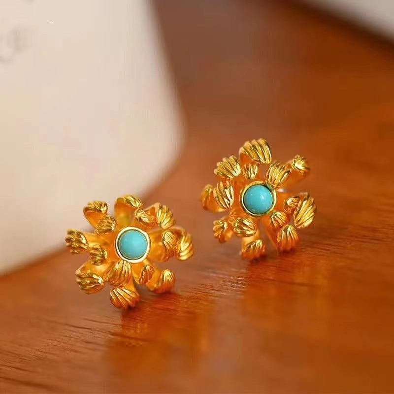 Charming Silver Earring for Any Occasion