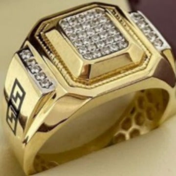 Classic Gold Ring with Timeless Appeal