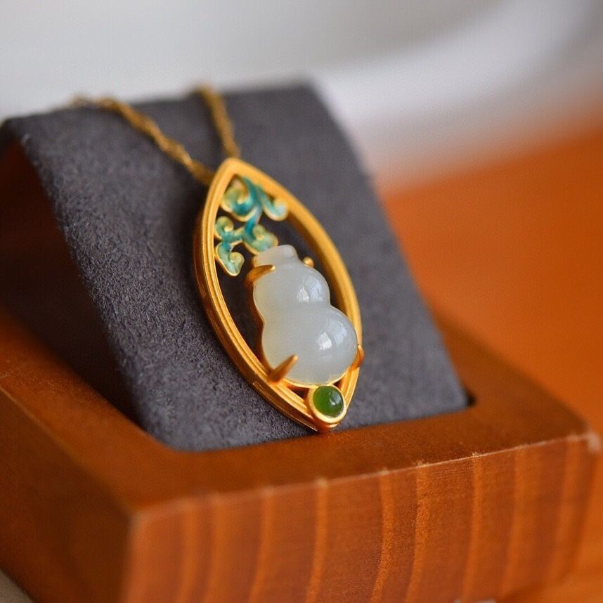 Beautiful Silver Pendant with Unique Style