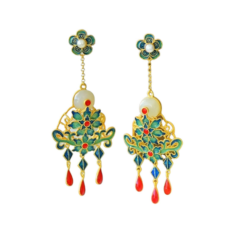 Charming Silver Earring for Any Occasion