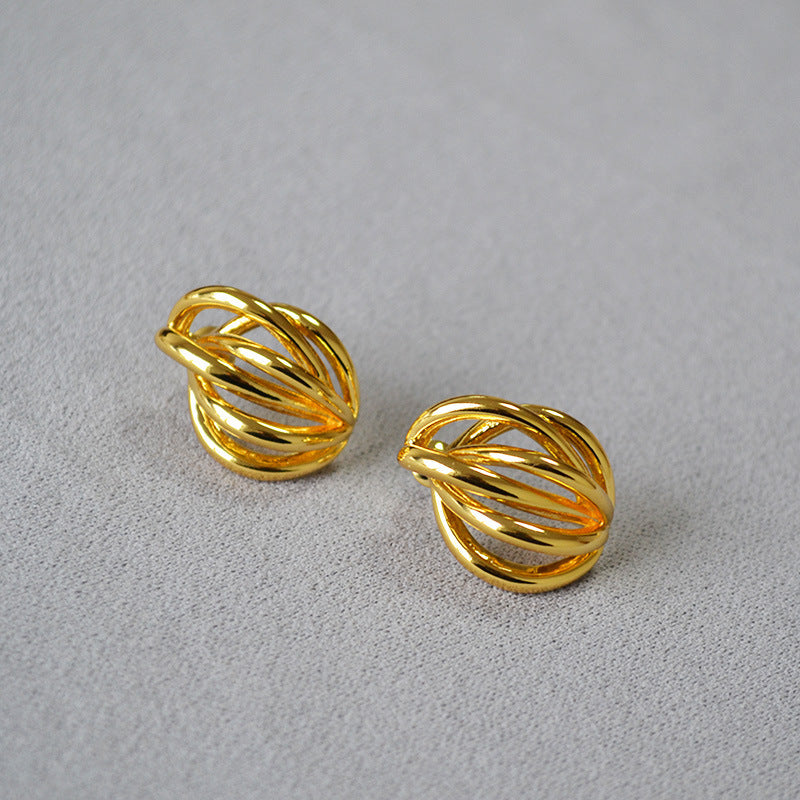 Charming Gold Earring for Any Occasion