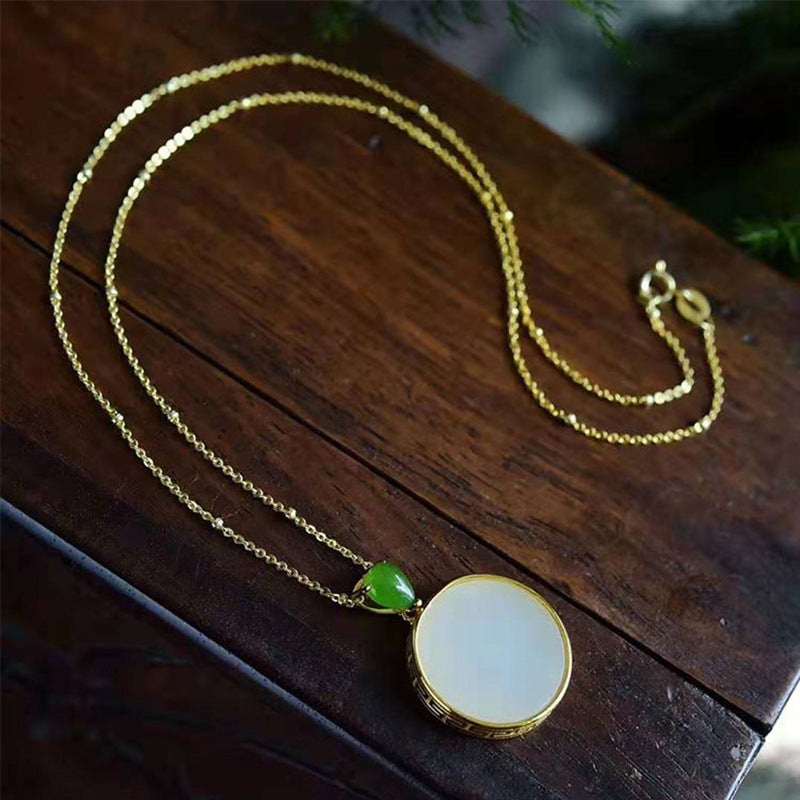 Romantic Silver Necklace for Special Moments
