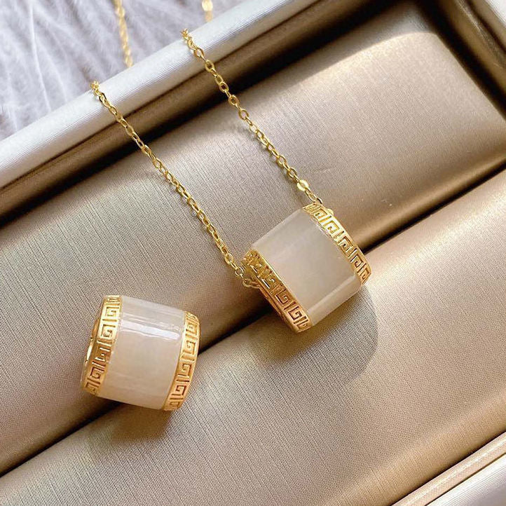 Charming Silver Necklace for Any Occasion