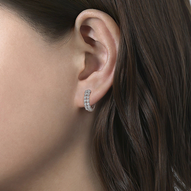 Charming Earring for Any Occasion
